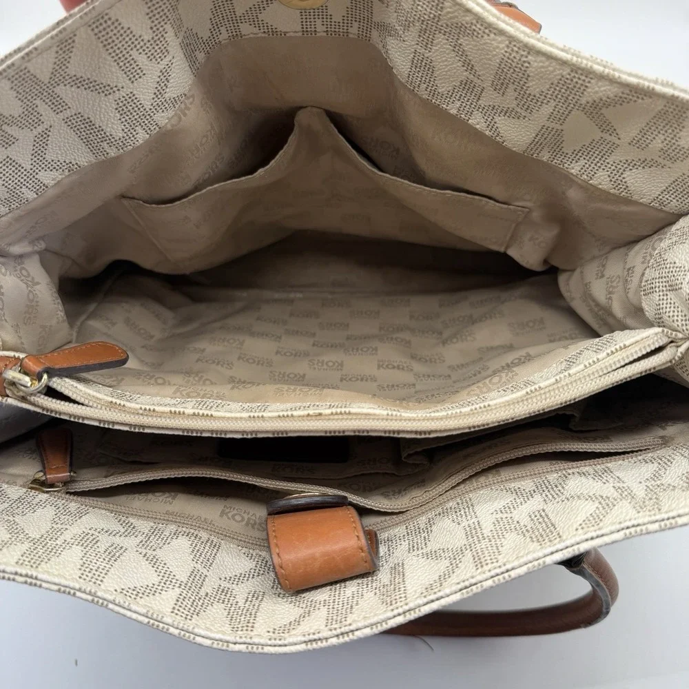 Michael Kors Hamilton Tote Bag Vanilla Monogram Matching Wallet‎